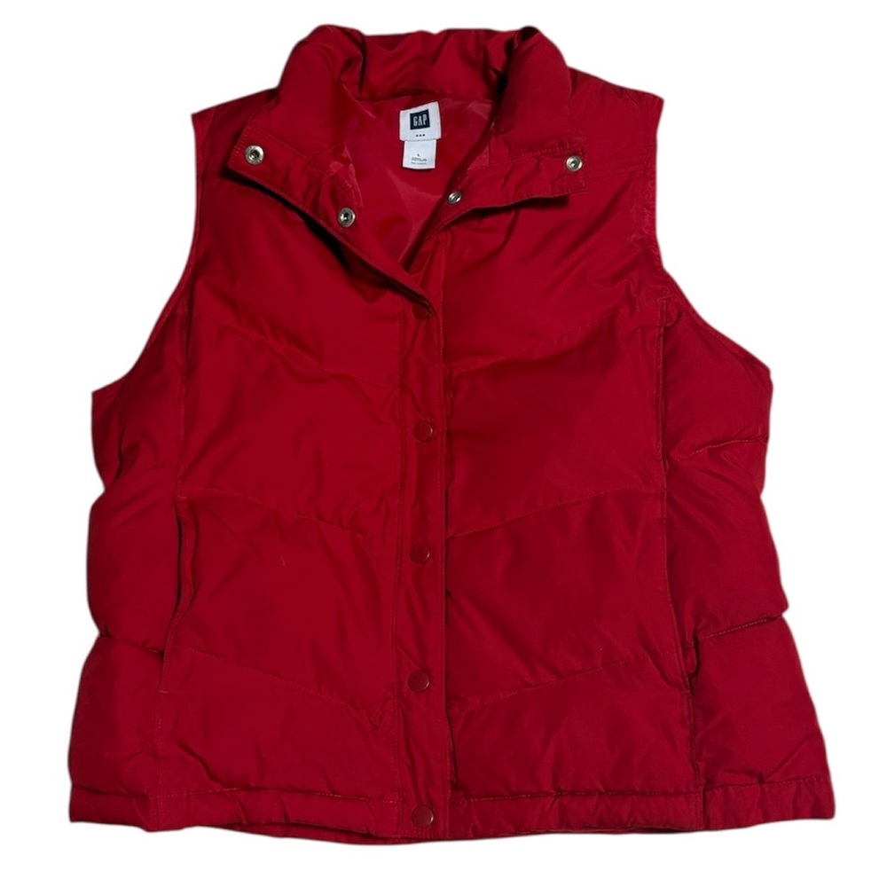 GAP Red Women's Puffer Vest. Size L. Button detailing. Two pockets. Lined.